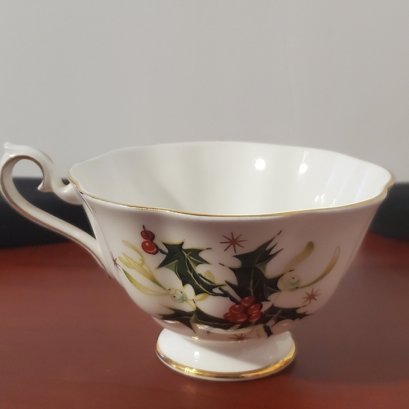 Vintage Royal Albert Yuletide Tea Cup Saucer and Tea Plate circa 1960 - Picture 5 of 13